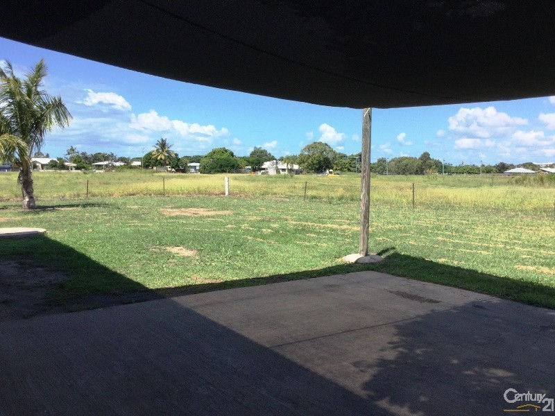 2 Jilletts Road, Bowen QLD 4805