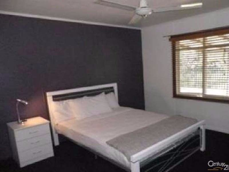 6 Hillview Crescent, Collinsville QLD 4804