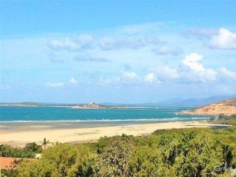 4/10 Poinciana Drive, Bowen QLD 4805