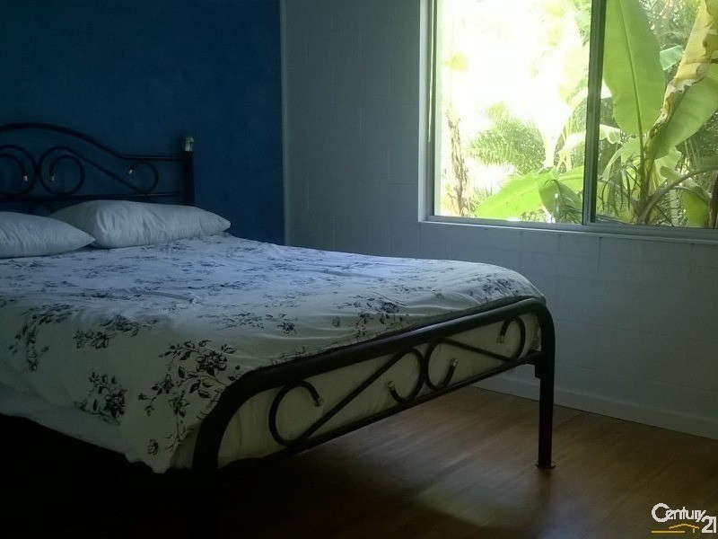 2/10 Nona Street, Bowen QLD 4805