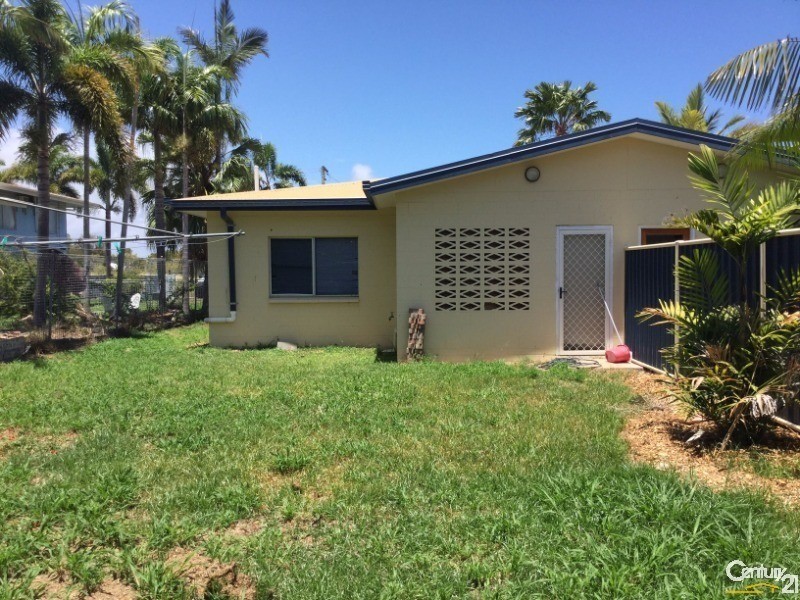 2/10 Nona Street, Bowen QLD 4805