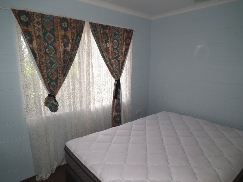 4/16 Powell Street, Bowen QLD 4805