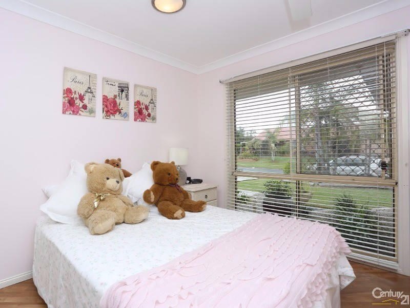 34 Gordon Crescent, Sandstone Point QLD 4511