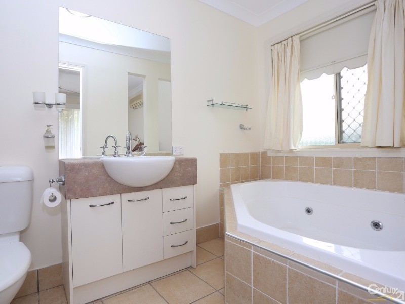 34 Gordon Crescent, Sandstone Point QLD 4511