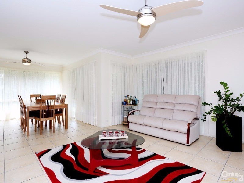 34 Gordon Crescent, Sandstone Point QLD 4511