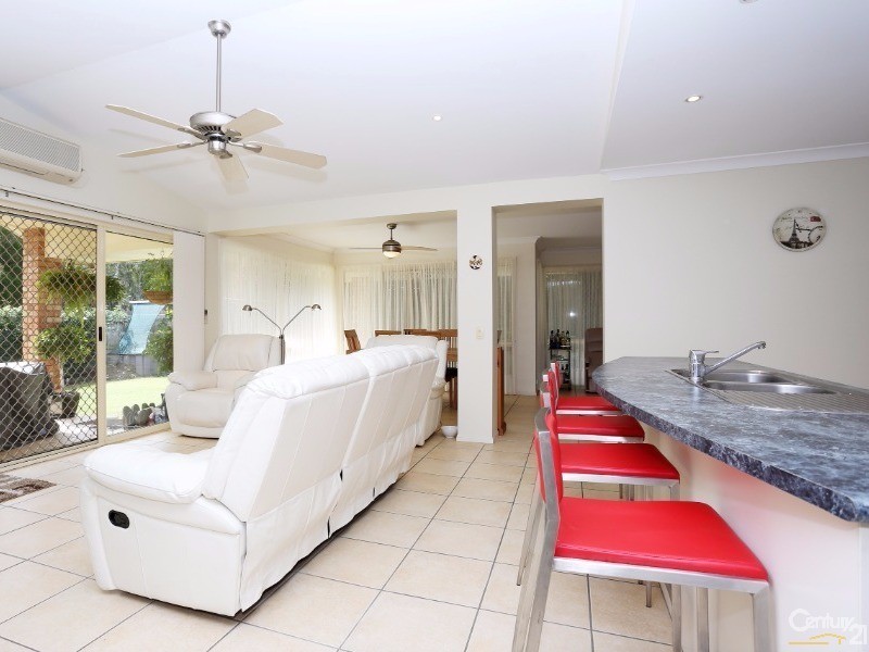 34 Gordon Crescent, Sandstone Point QLD 4511