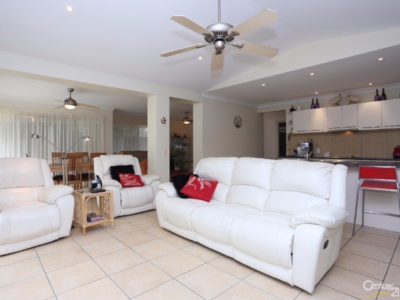 34 Gordon Crescent, Sandstone Point QLD 4511