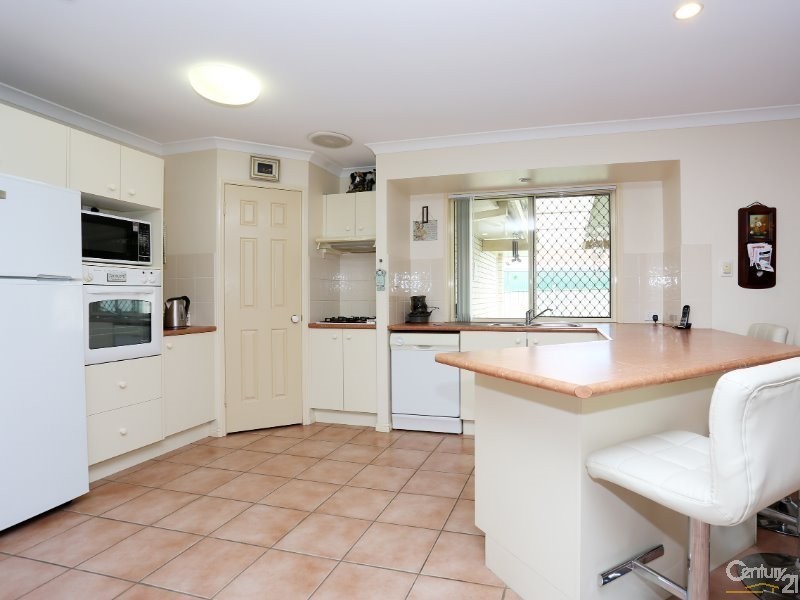 14 Avoca Esplanade, Sandstone Point QLD 4511