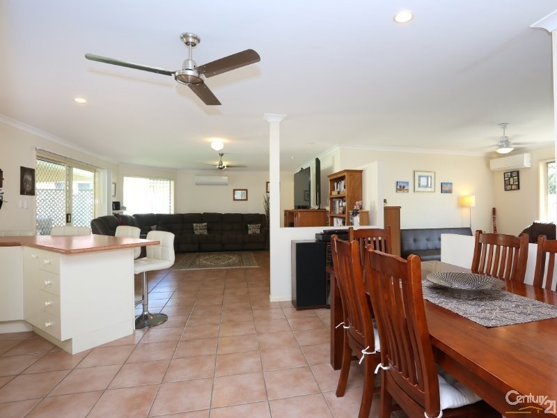 14 Avoca Esplanade, Sandstone Point QLD 4511