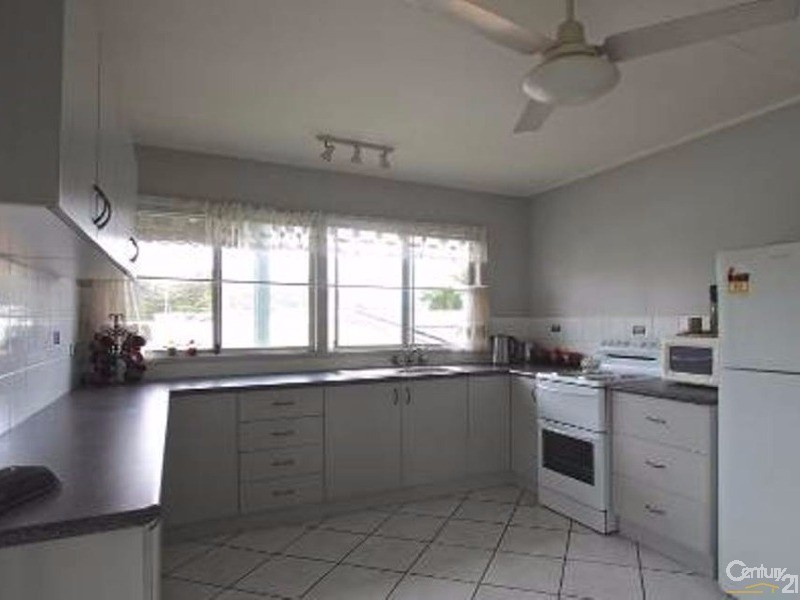 27 Caltowie Ave, Banksia Beach QLD 4507