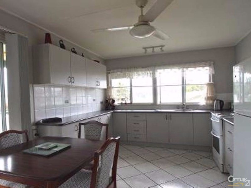 27 Caltowie Ave, Banksia Beach QLD 4507