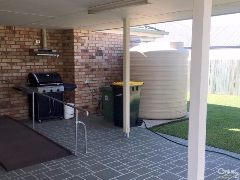 14 Clovelly Place, Sandstone Point QLD 4511