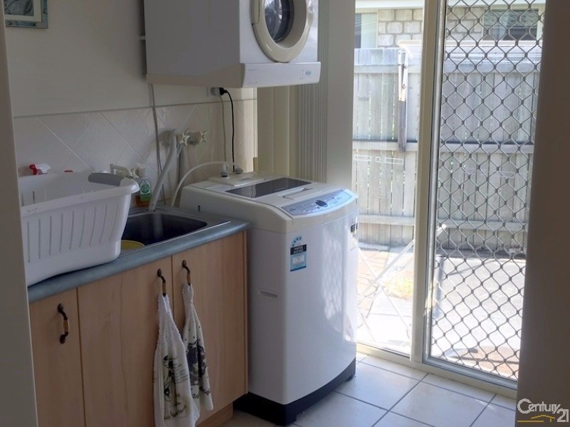 14 Clovelly Place, Sandstone Point QLD 4511