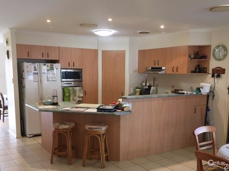 14 Clovelly Place, Sandstone Point QLD 4511