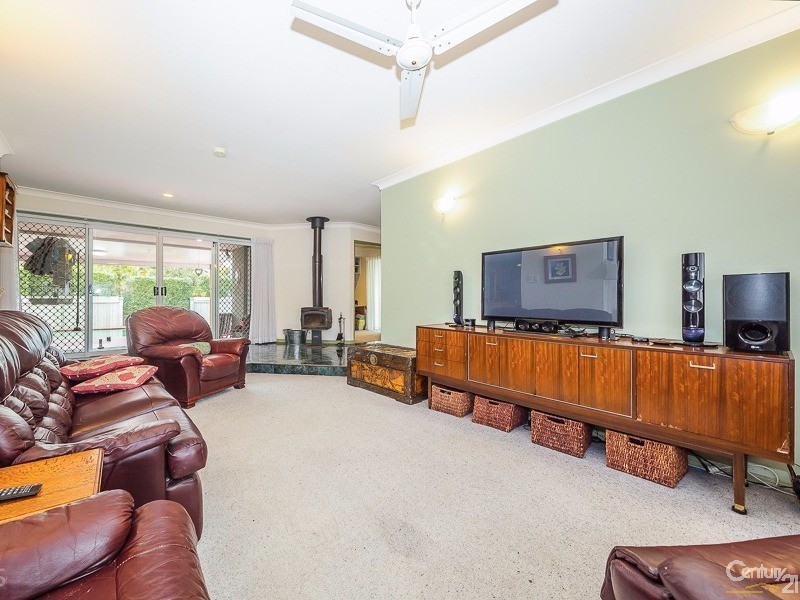 1 Bow Court, Banksia Beach QLD 4507