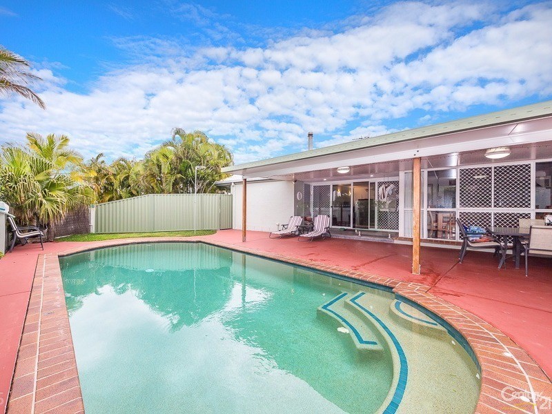 1 Bow Court, Banksia Beach QLD 4507