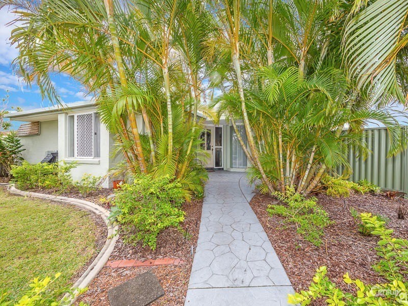 1 Bow Court, Banksia Beach QLD 4507