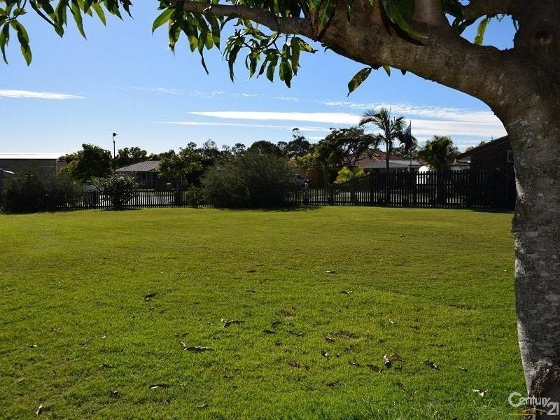 13 Queenscliff Court, Sandstone Point QLD 4511