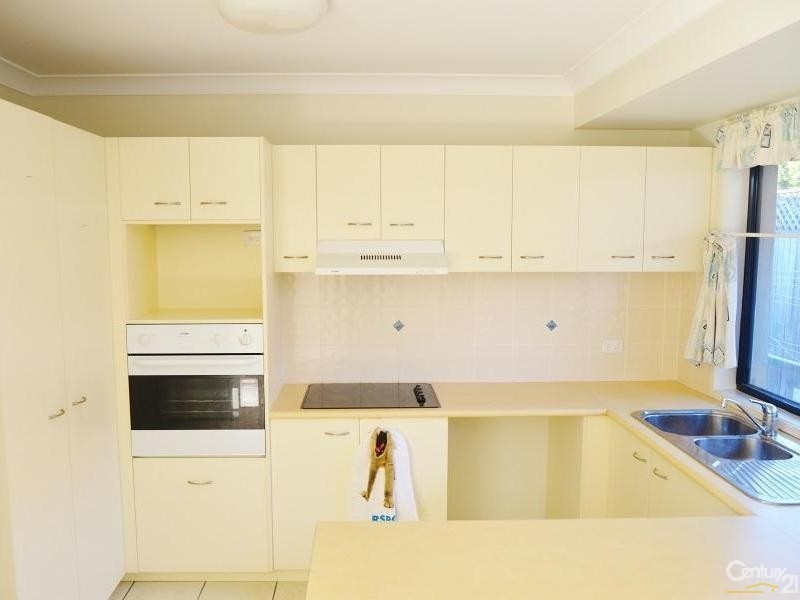 9/8 Spinnaker Drive, Sandstone Point QLD 4511