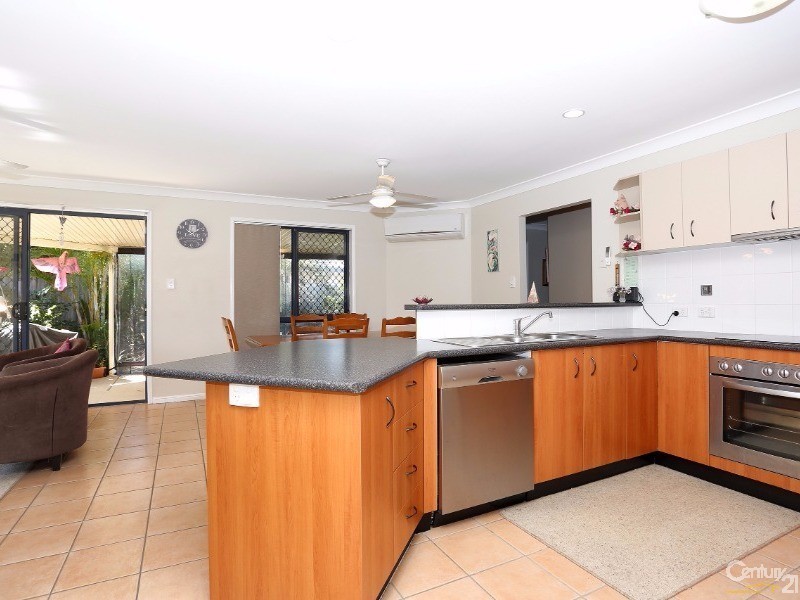 33 Corrimal Place, Sandstone Point QLD 4511