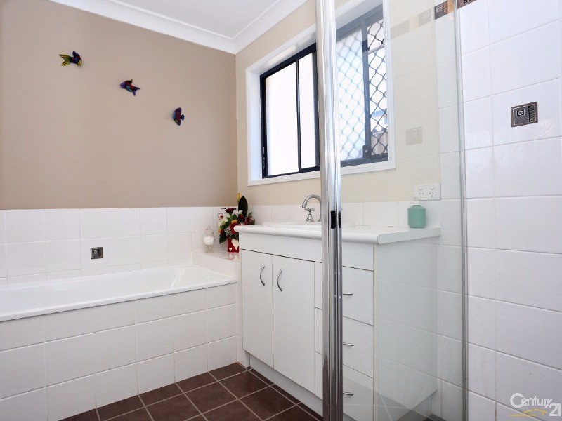 33 Corrimal Place, Sandstone Point QLD 4511