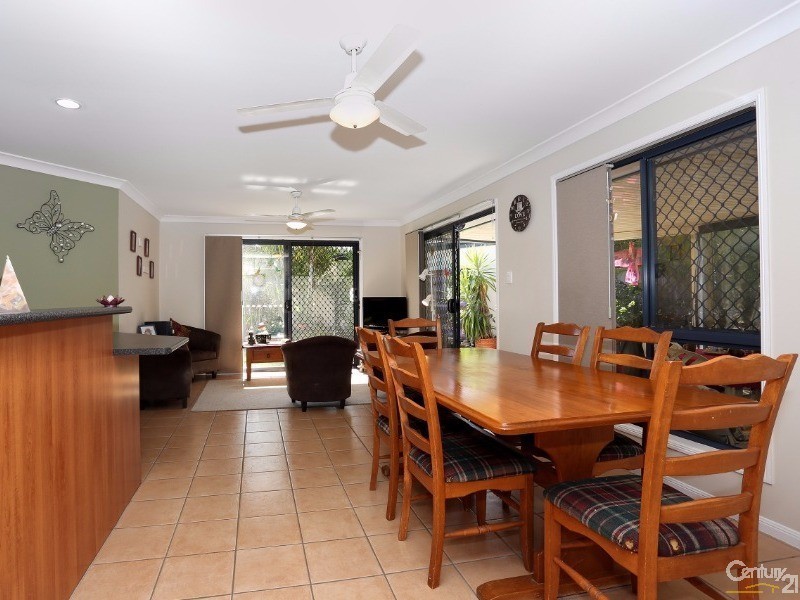 33 Corrimal Place, Sandstone Point QLD 4511