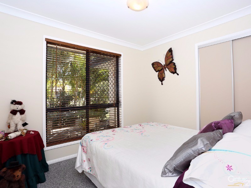 33 Corrimal Place, Sandstone Point QLD 4511