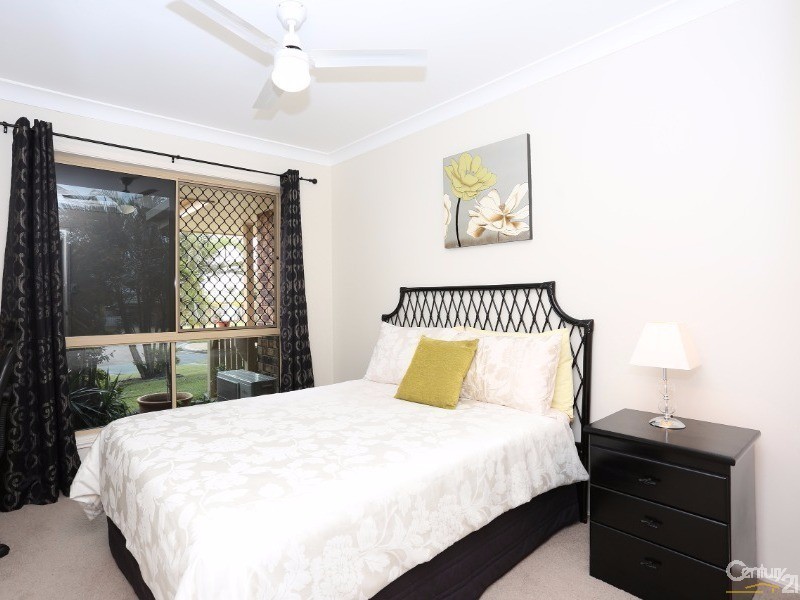 4 Sole Place, Sandstone Point QLD 4511