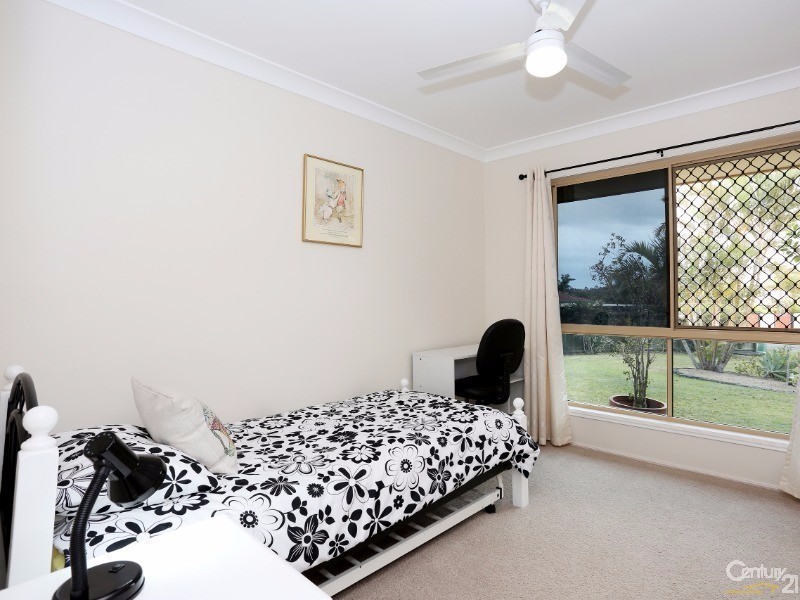 4 Sole Place, Sandstone Point QLD 4511