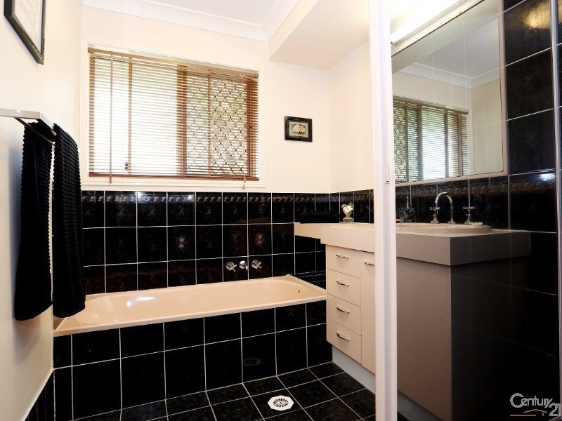 4 Sole Place, Sandstone Point QLD 4511