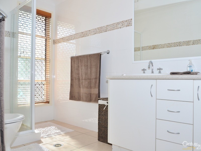 7 Biggera Court, Sandstone Point QLD 4511