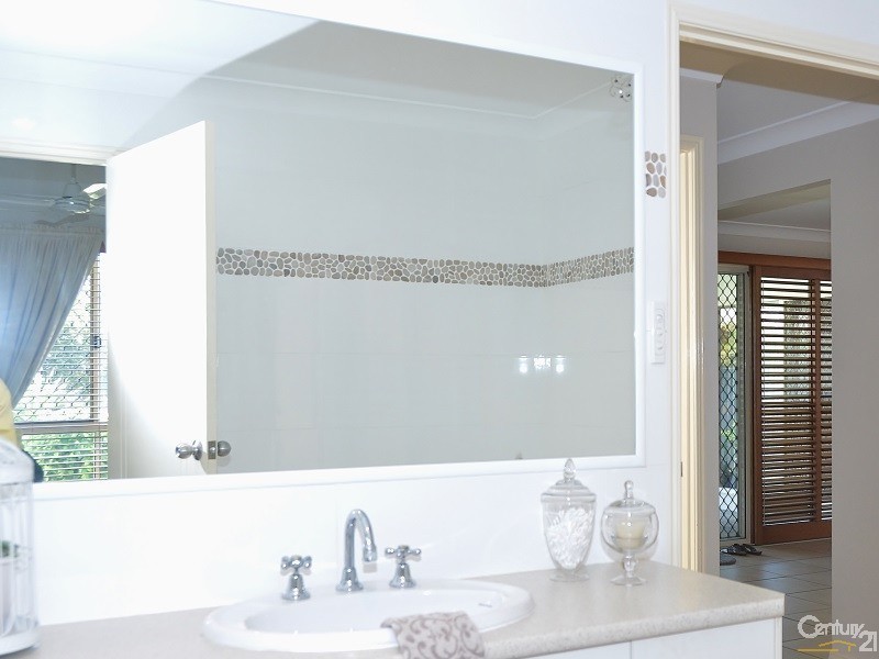 7 Biggera Court, Sandstone Point QLD 4511