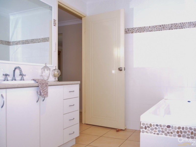 7 Biggera Court, Sandstone Point QLD 4511