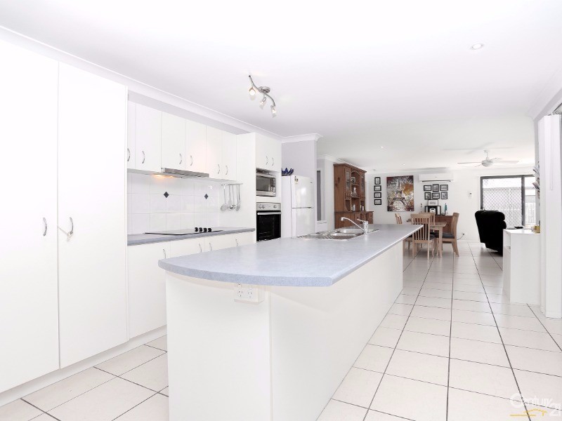 34 Reeders Street, Sandstone Point QLD 4511