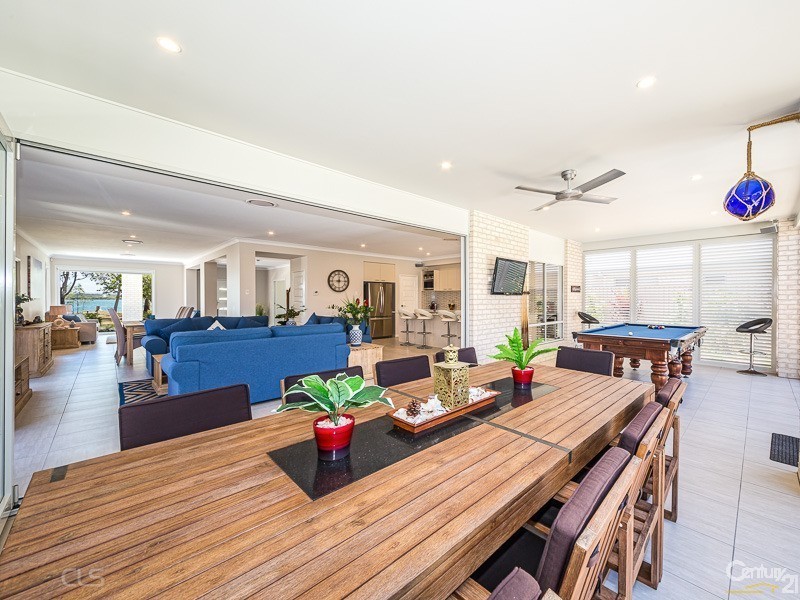 31 Solander Esplanade, Banksia Beach QLD 4507