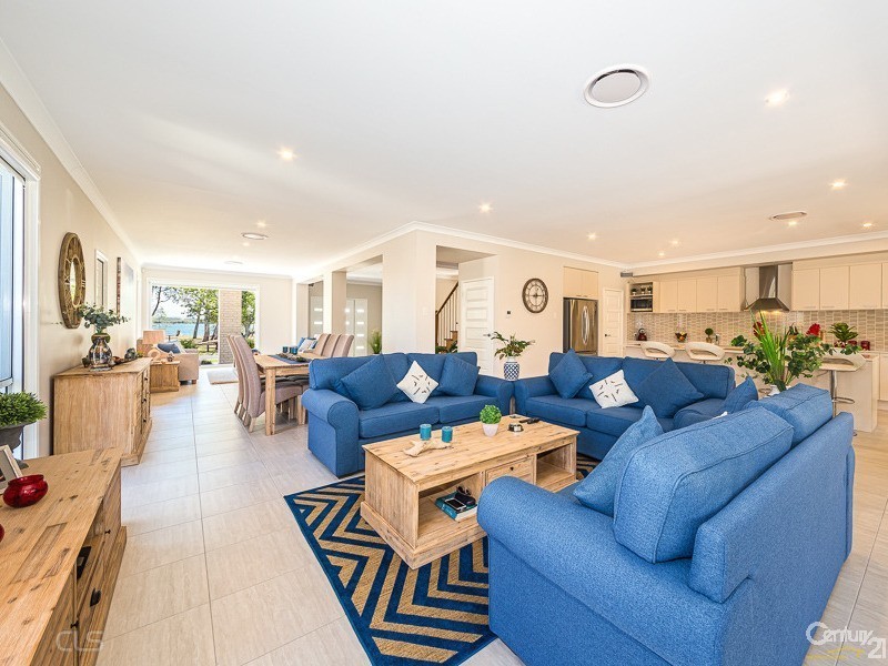 31 Solander Esplanade, Banksia Beach QLD 4507