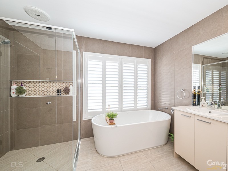 31 Solander Esplanade, Banksia Beach QLD 4507
