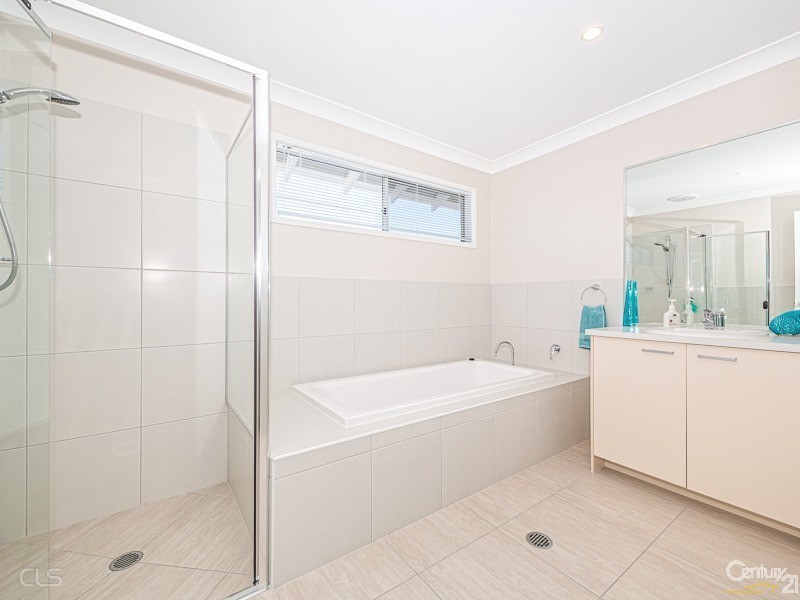 31 Solander Esplanade, Banksia Beach QLD 4507