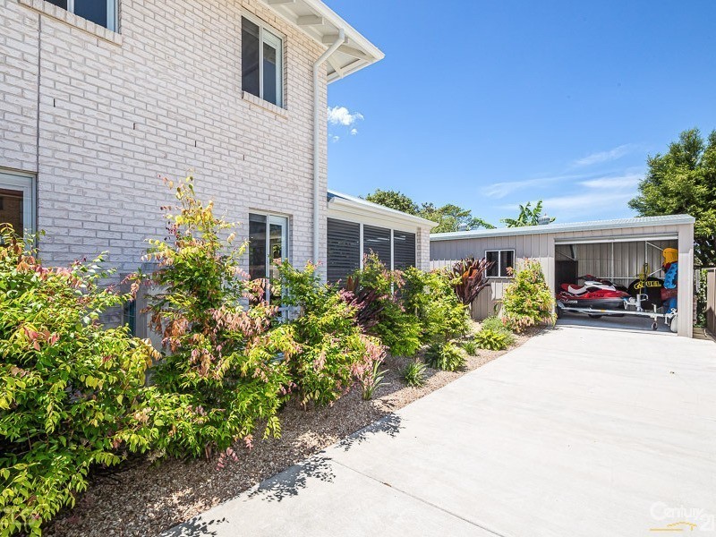 31 Solander Esplanade, Banksia Beach QLD 4507