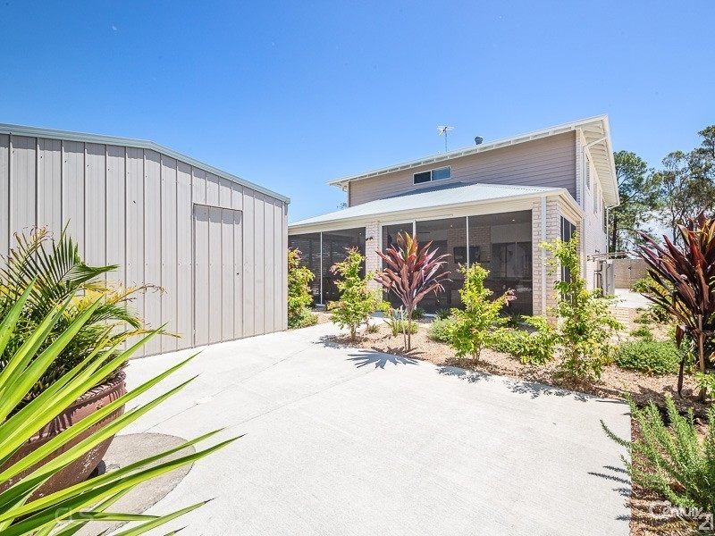 31 Solander Esplanade, Banksia Beach QLD 4507