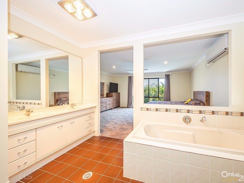 10 Cremorne Court, Sandstone Point QLD 4511