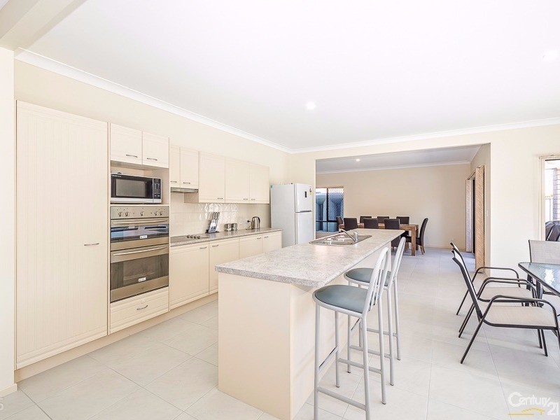 10 Cremorne Court, Sandstone Point QLD 4511