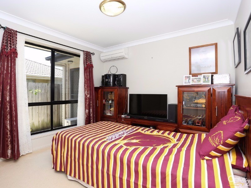19 Corrimal Place, Sandstone Point QLD 4511
