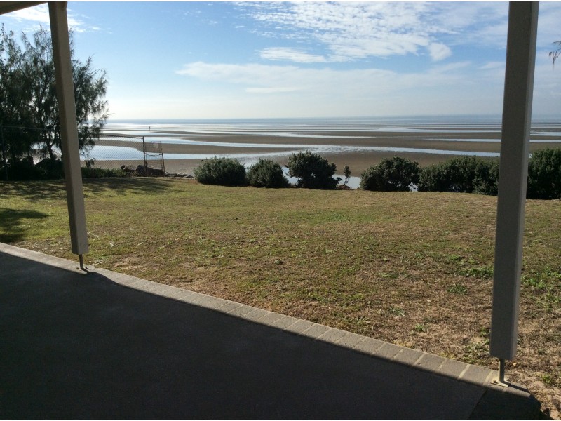 27 Biggs Ave, Beachmere QLD 4510