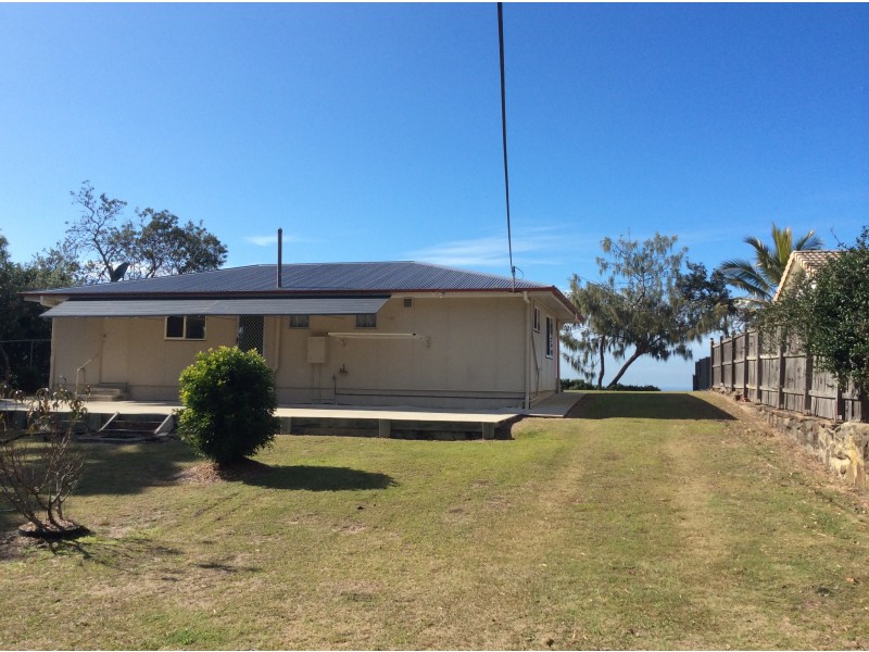 27 Biggs Ave, Beachmere QLD 4510