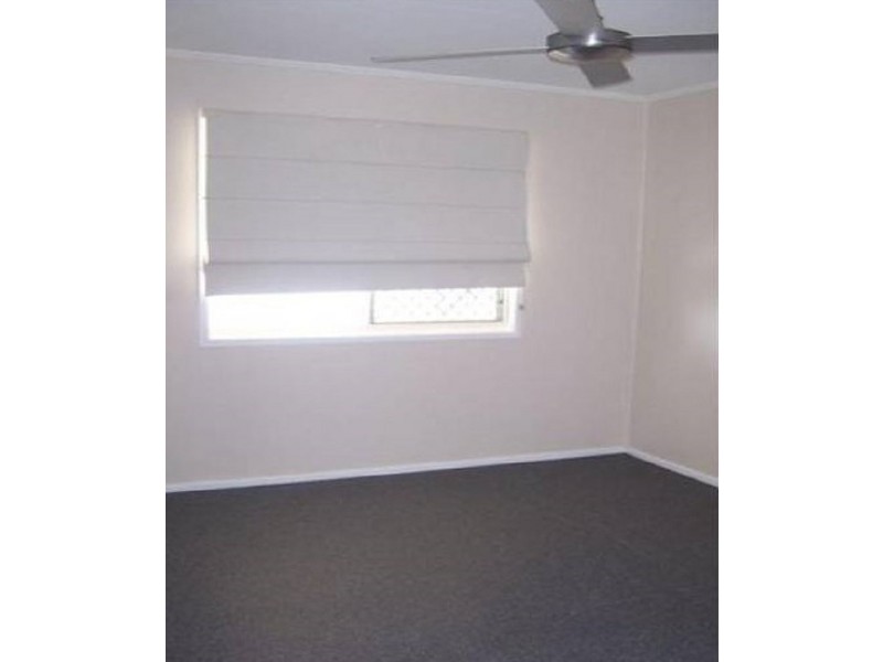27 Biggs Ave, Beachmere QLD 4510
