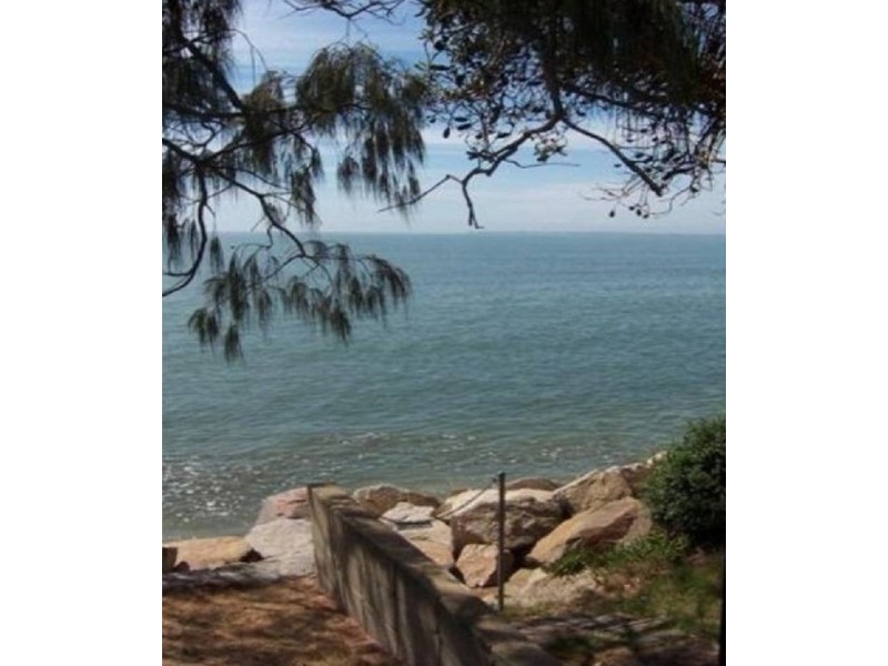 27 Biggs Ave, Beachmere QLD 4510