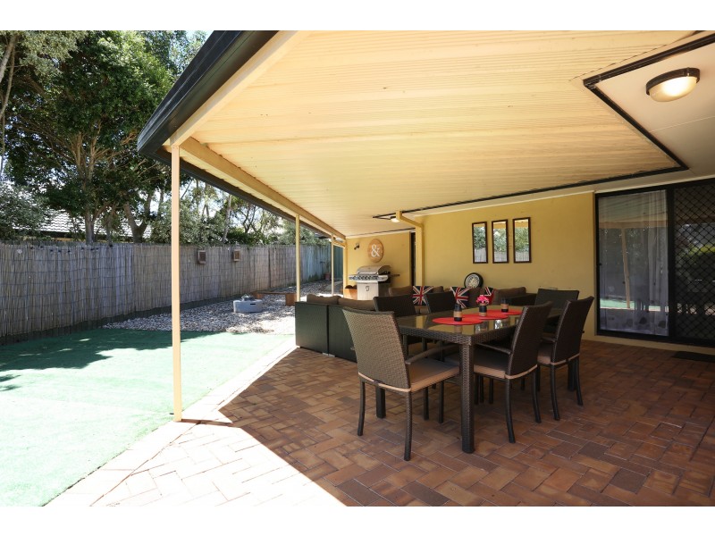 9 Sunbrite Court, Sandstone Point QLD 4511