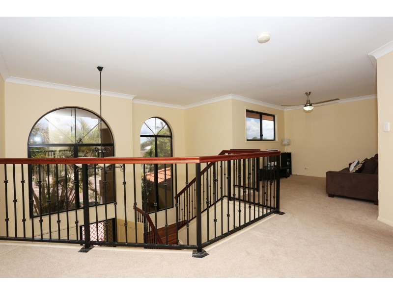 9 Sunbrite Court, Sandstone Point QLD 4511