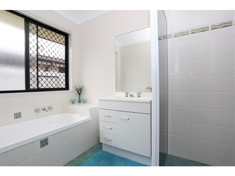 9 Tallow Court, Sandstone Point QLD 4511